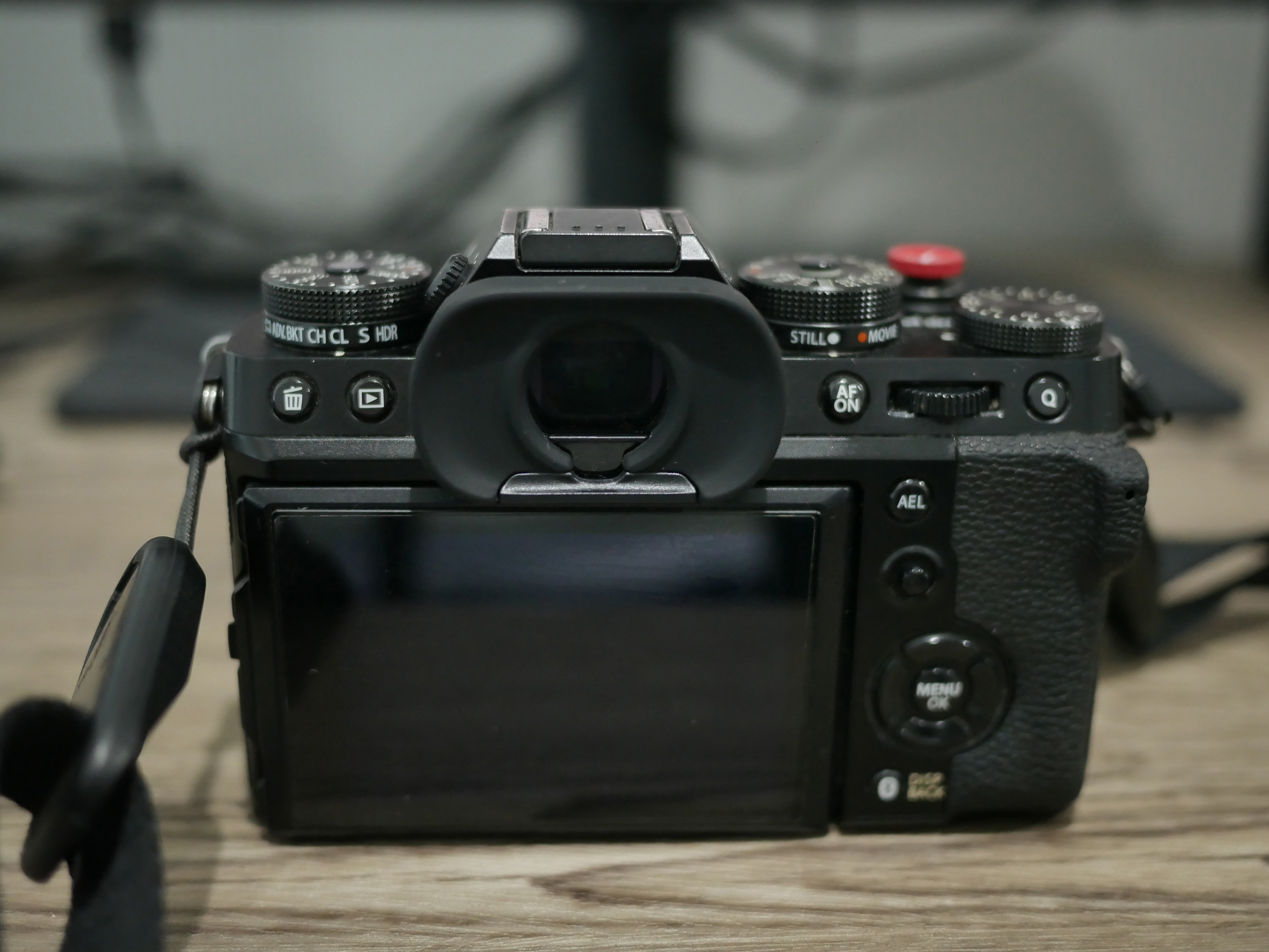 Xシリーズにするか、GFXにするか、という2つのFUJIFILM機