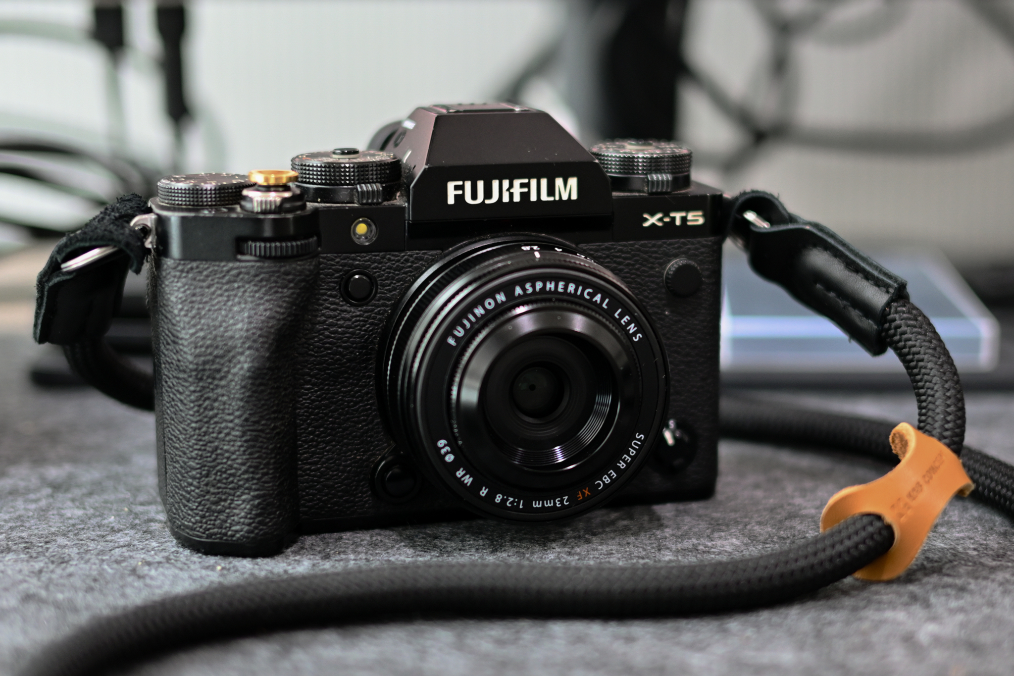 美品・パンケーキレンズ★FUJIFILM XF23mmF2.8 R WR 美品・パンケーキレンズ☆FUJIFILM XF23mmF2.8 R WR 薄さ23mmの衝撃