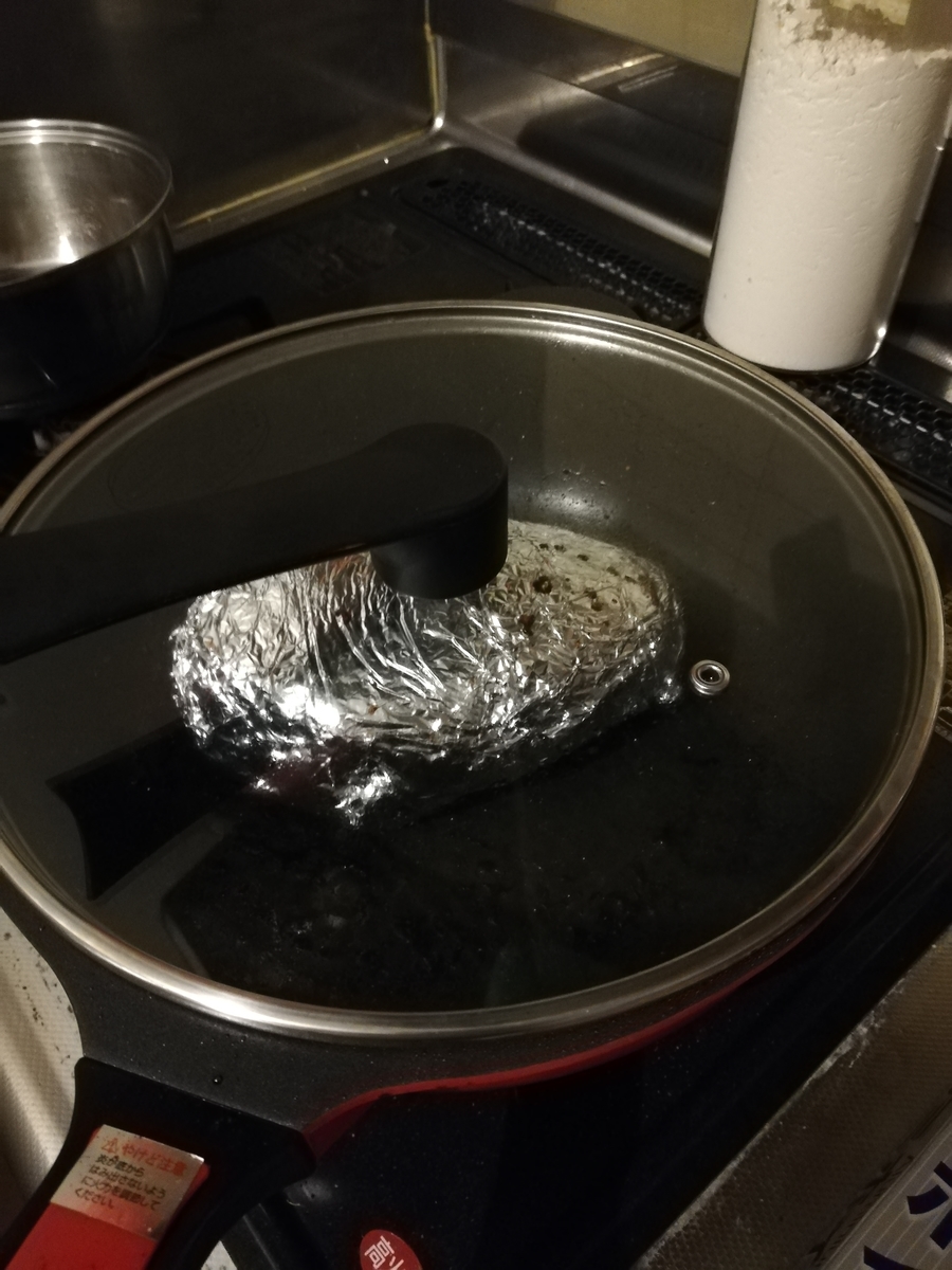 水蒸気で牛肉に熱を入れていく