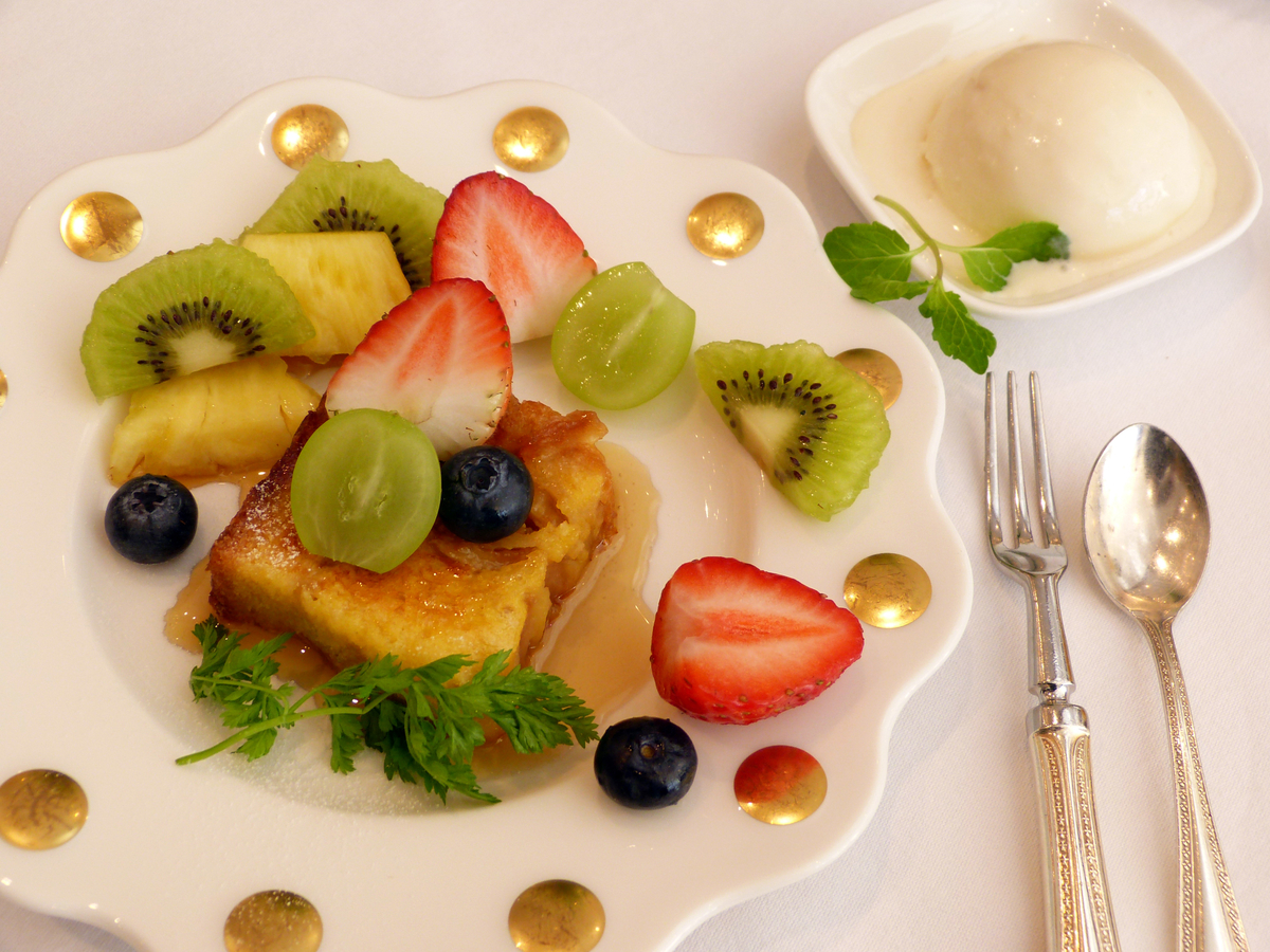 激レア　こげぱん いちごパン キレイパン りんごパン かご付きセット 名古屋：高級食パン専門店『幻籠』一社店のリンゴパンおいしいわ