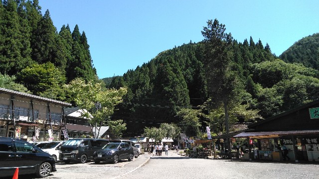 ザ 避暑地 大滝鍾乳洞で探検 流しそうめん体験 走る を創る あっぷり工房