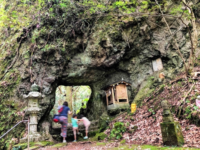 岩屋キャンプ場_周辺情報_岩屋神社