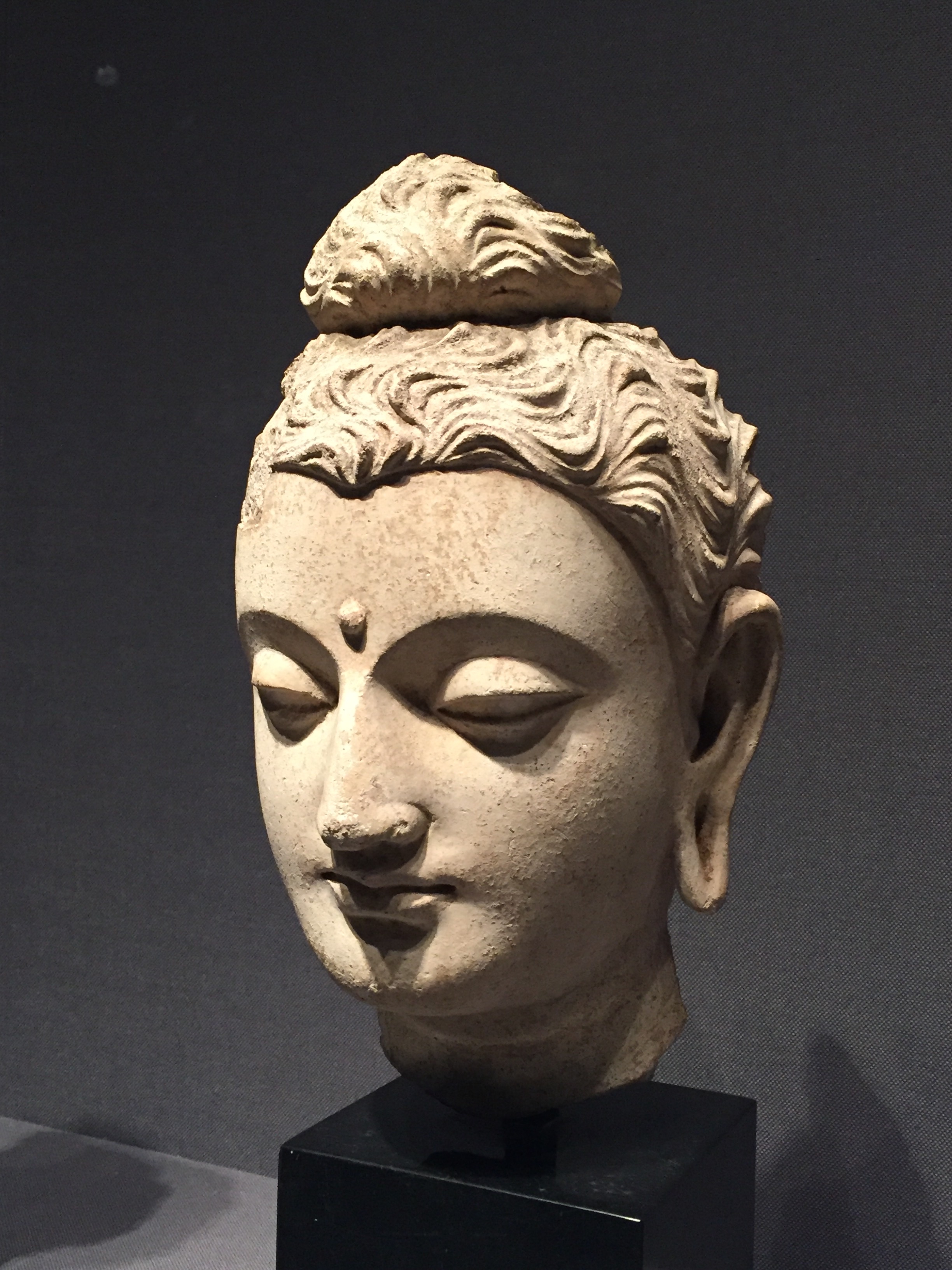 ガンダーラ美術　1600年前の仏教彫刻の　を精巧に再現した仏頭カラチ国立博物館蔵 ガンダーラ美術 1600年前の仏教彫刻の を精巧に再現した仏頭
