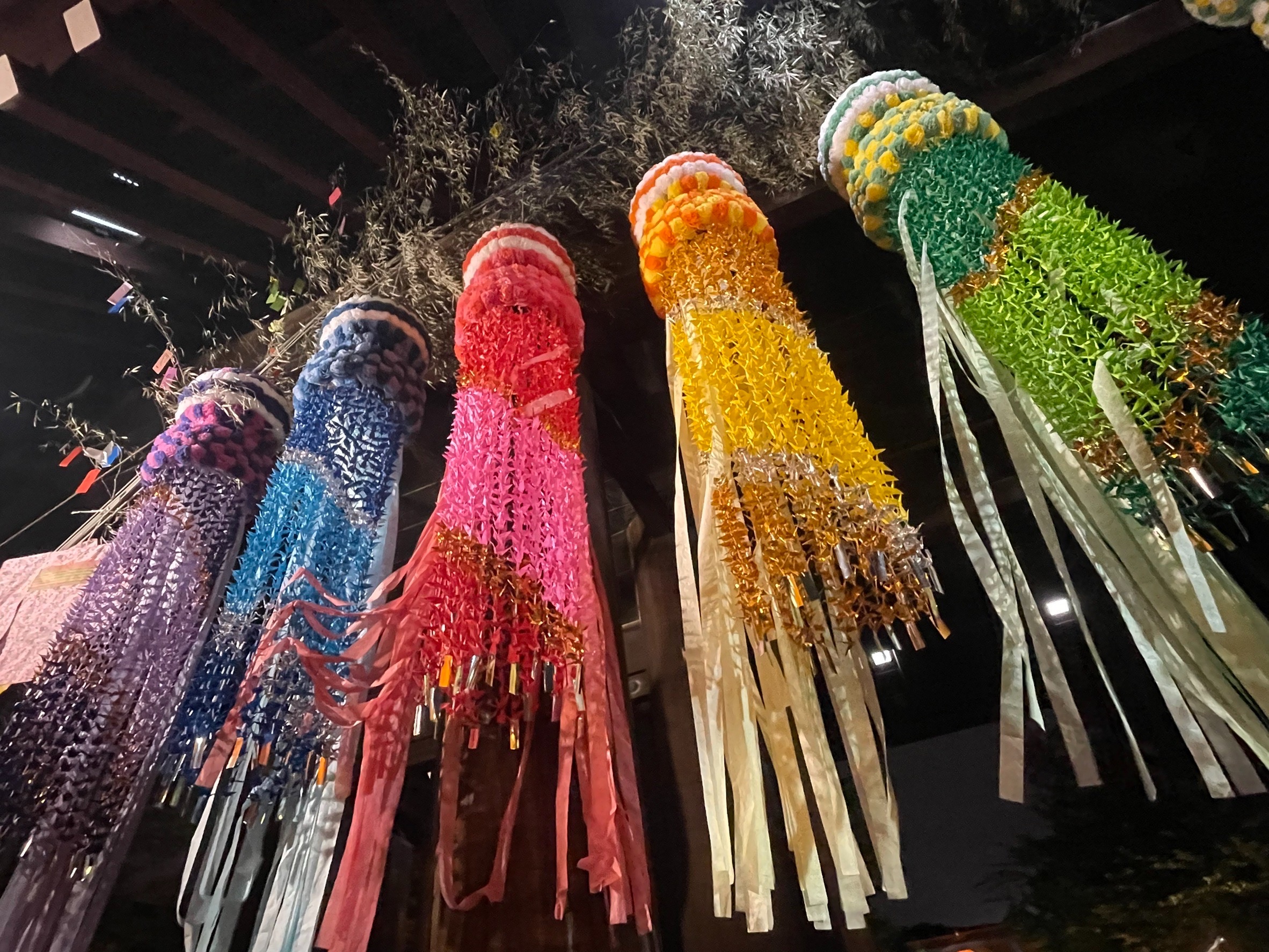 靖国神社　黒×金　菊と桜の扇子　超希少 茶扇 桜 Qa102 - itotsune