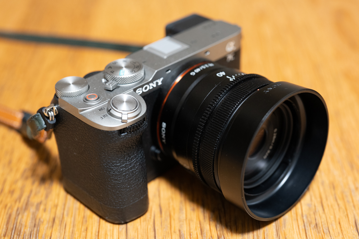 FE 40mm F2.5 G のフード - アルファ・プラスアルファ