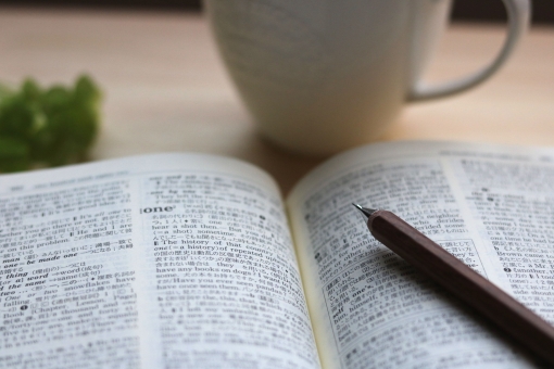 スラッシュリーディングをする勉強風景