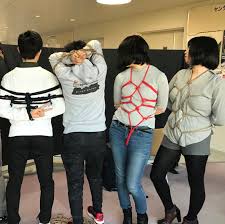 京都大 縄で女性縛る動画 ネット公開停止 政治 経済 疑問に思うこと