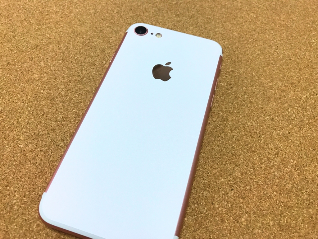 Iphone 7に背面シールを貼って背面だけ透明なカバーを付けるのオススメ カキコミぱれーど