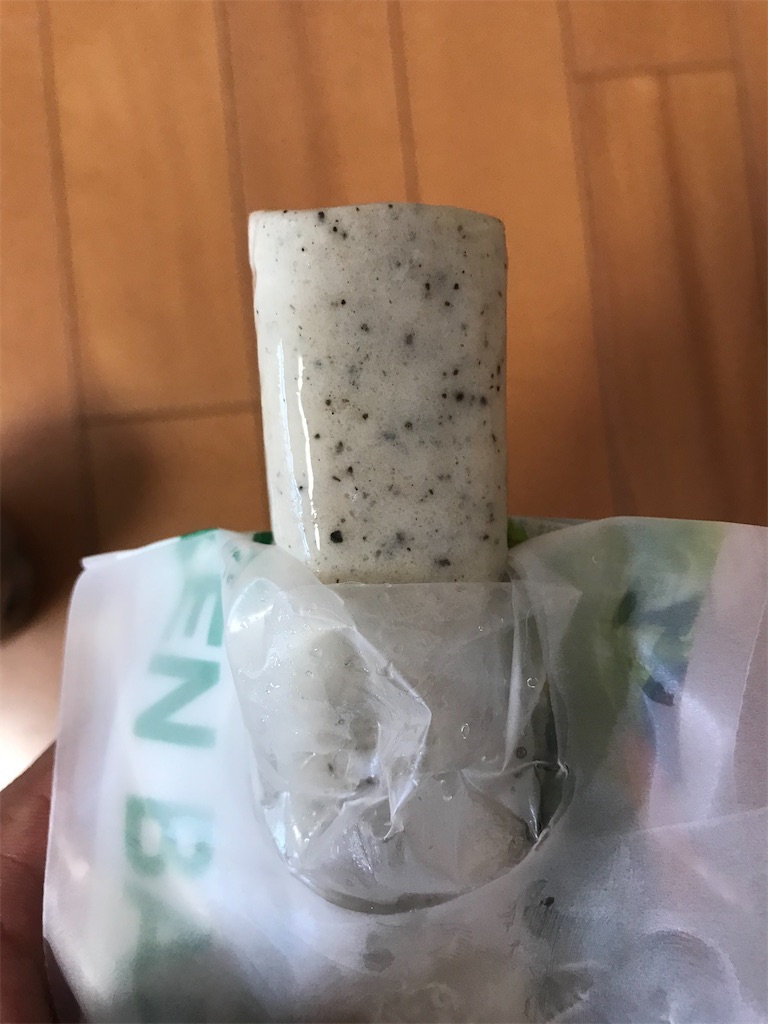 セブンイレブンのサラダチキンバー バジル オリーブ はプライムハイボールで食べる 家飲みのおつまみをコンビニで買う