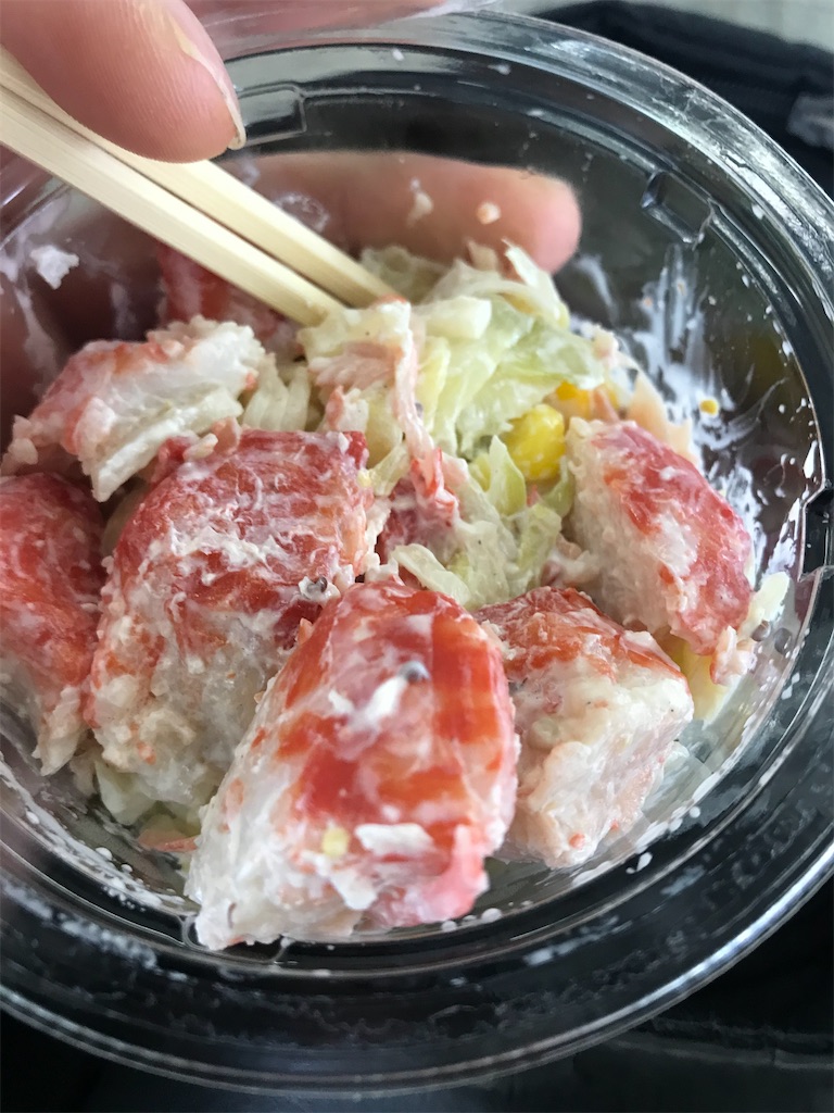 セブン ごろっとカニカマサラダ はカニカマがかなりの迫力 家飲みのおつまみをコンビニで買う