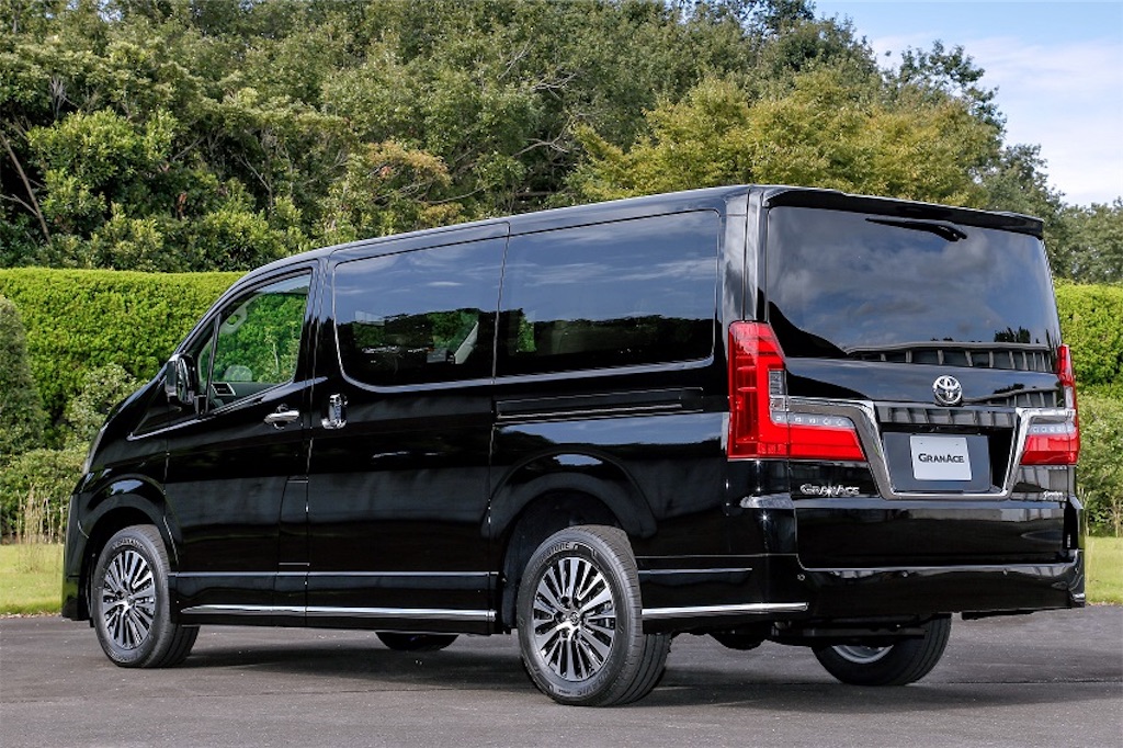 Toyota grand ace