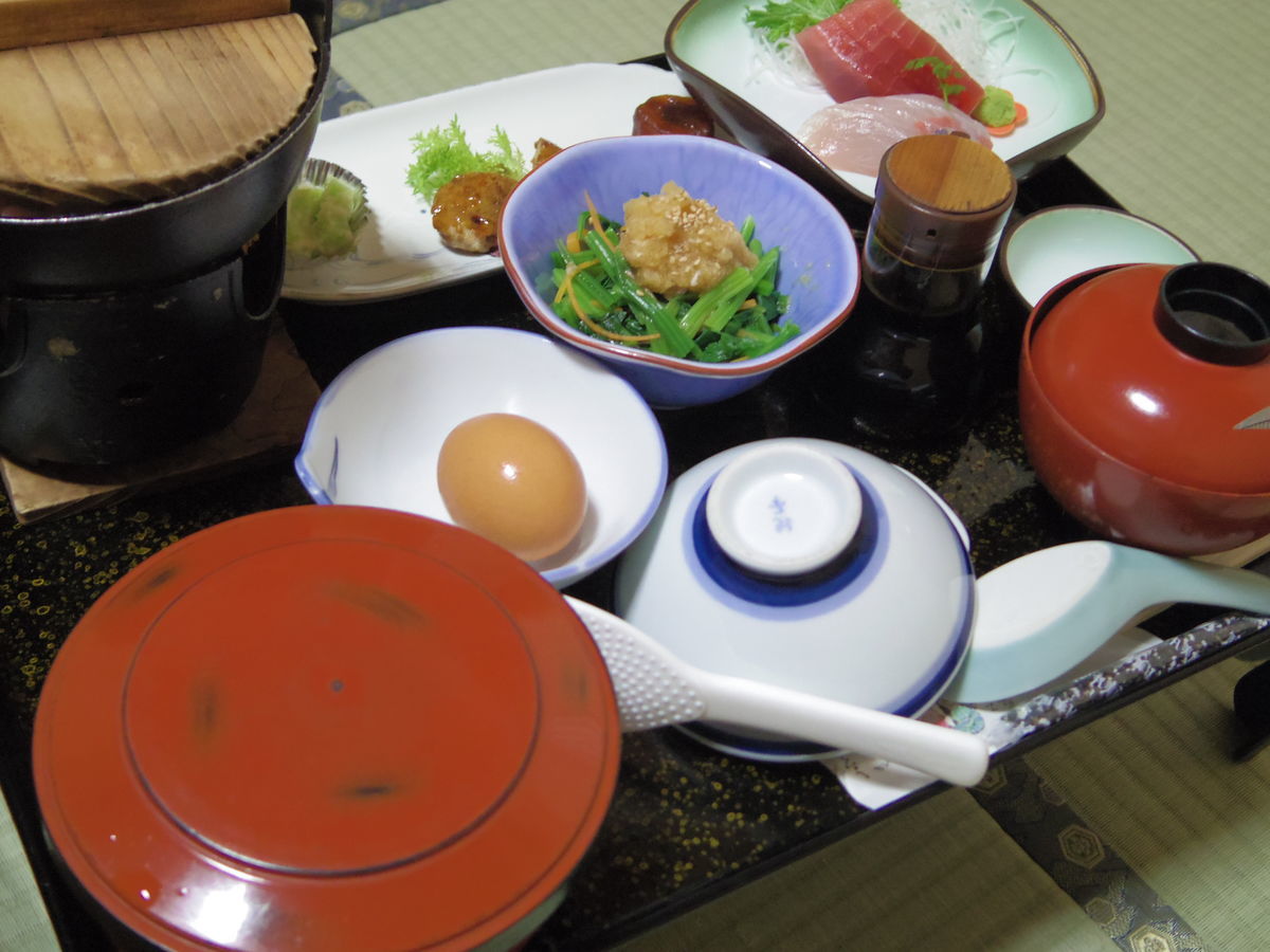 温泉宿の食事の量 多い 少ない 温泉好きのお湯
