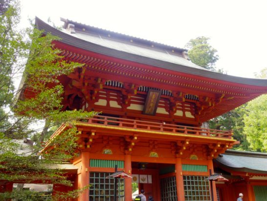 朱色の楼門
