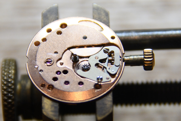 【稼働品】オメガ　ムーブメントCal.620、風防、箱3点セット OMEGA cal.625を分解します - 損するあほう