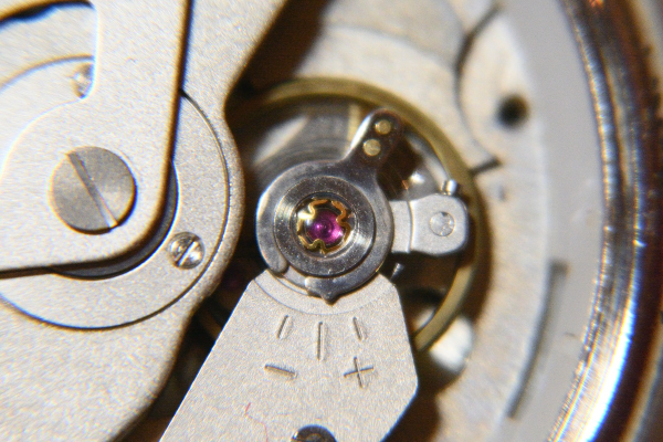 ORIENT cal.46943 耐震装置はスイス式？ - 損するあほう