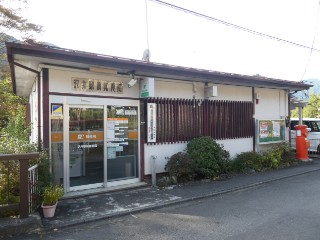 沢井駅前郵便局前丸型ポスト写真