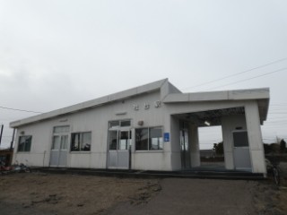 社台駅駅舎写真