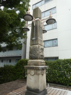 新大橋旧橋新柱写真