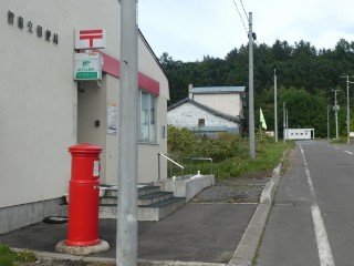 丸型ポスト・智恵文郵便局前