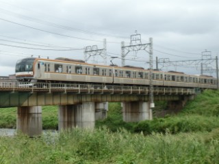 東京メトロ有楽町線10000系車両写真