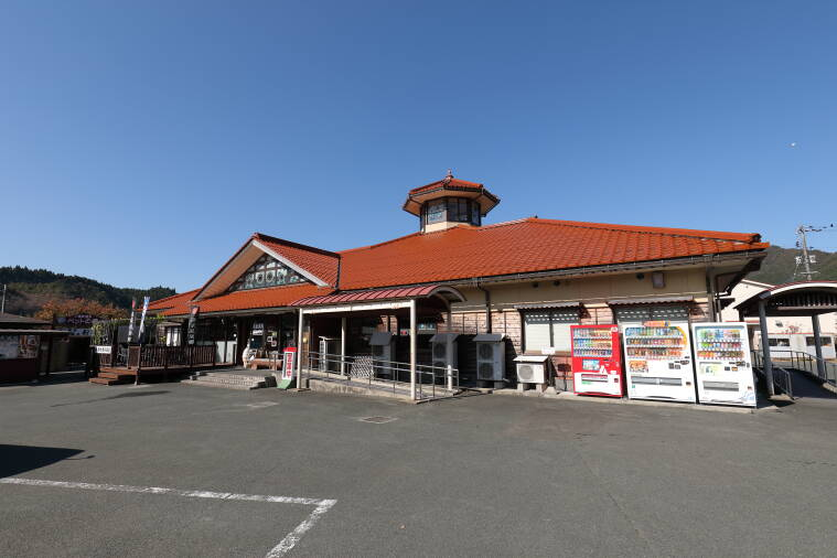 下湯原温泉ひまわり館外観