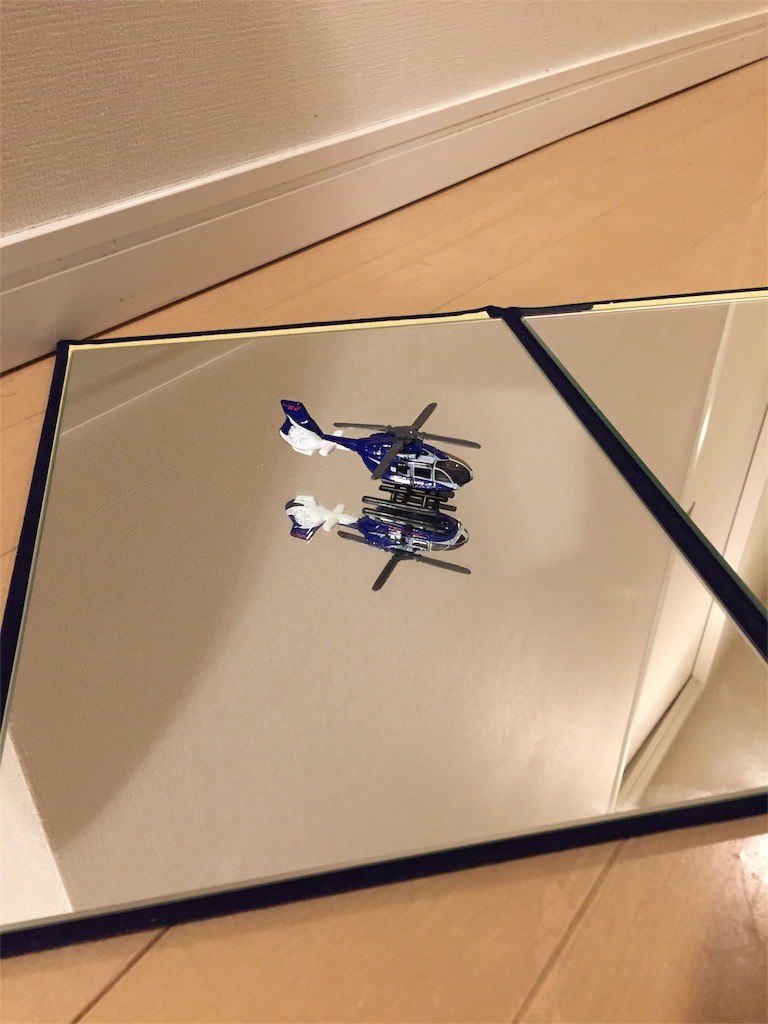 おもちゃレビュー 遊びに大活躍 二面鏡をdiy わくわくミラーもどき おもちゃと5歳児と2歳児とイクメンとの生活