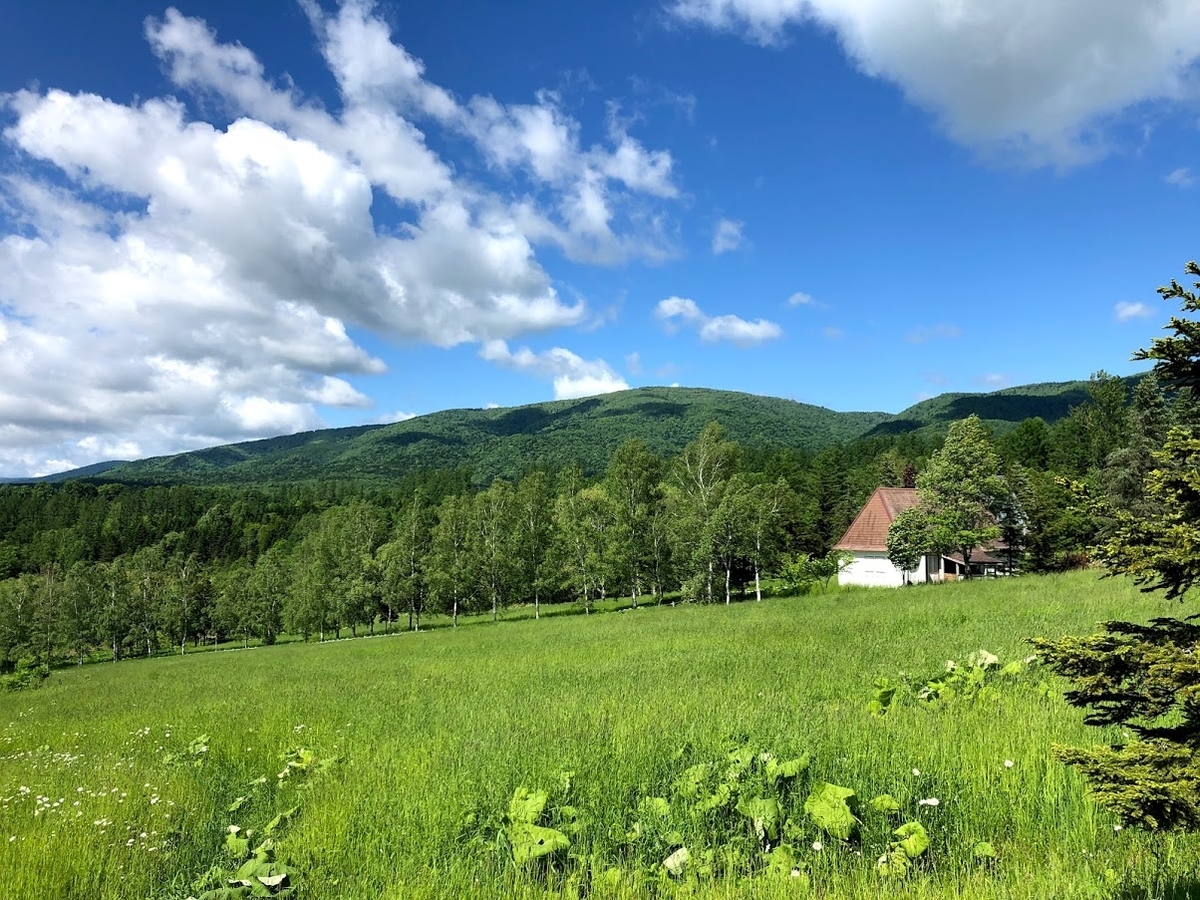赤毛のアンの家を訪問 北海道で体験できるアンの世界 カナディアンワールド 芦別 観光 口コミ Enjoido北海道