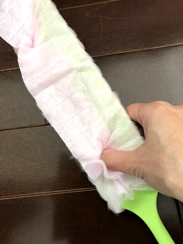 わずか1cm弱の隙間が掃除できた 狭いベッド下のホコリがごっそり 大掃除 掃除グッズ スキマキーレー 口コミ レビュー Enjoido北海道 わずか1cm弱の隙間が掃除できた 狭いベッド下のホコリがごっそり 大掃除 掃除グッズ スキマキーレー 口コミ レビュー Enjoido北海道