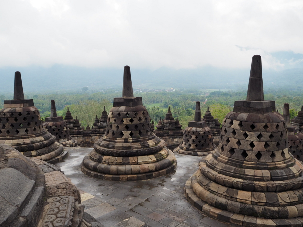 インドネシア観光 世界三大仏教遺跡 ボロブドゥール遺跡へ パラレルワールドトリッパー