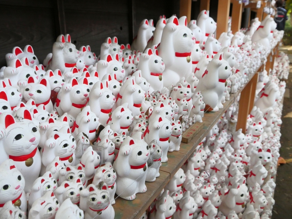 招き猫と紅葉の豪徳寺 悠平と歩く道