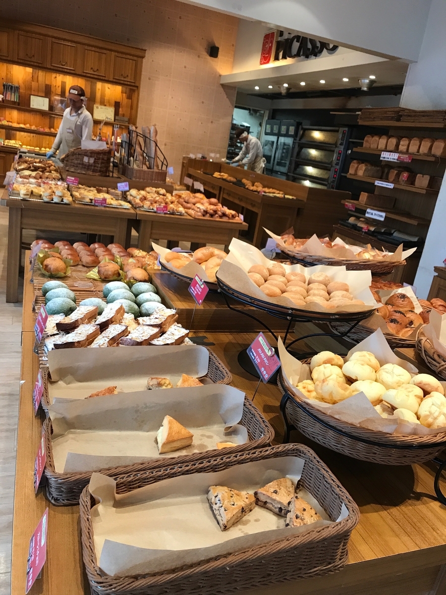 ピカソ PICASSO パン 店内