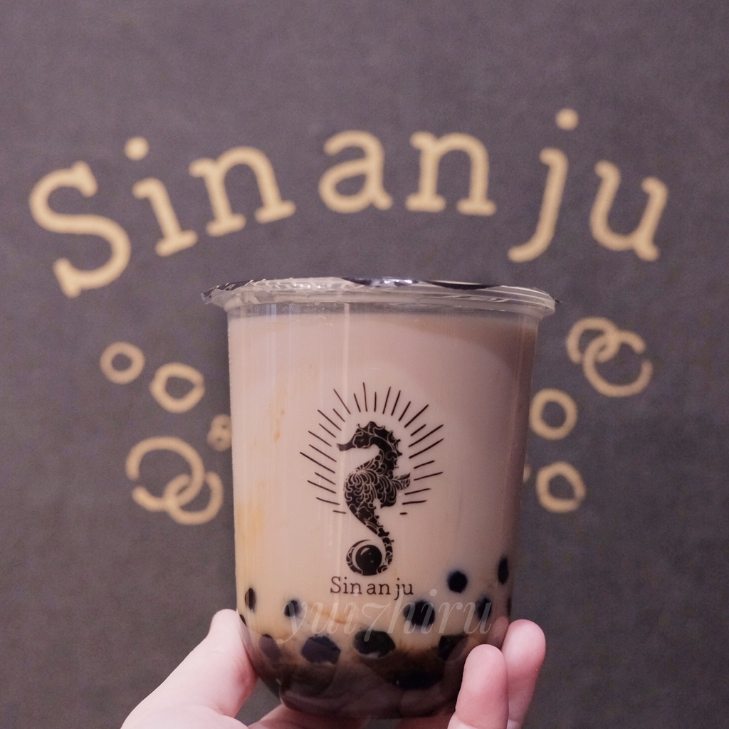 フォトスポットで撮影した黒糖タピオカミルクティー