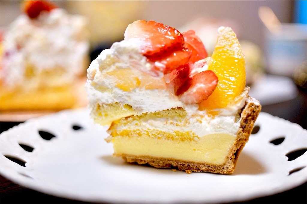 ラメゾンアンソレイユターブルの季節のたっぷりフルーツタルトの断面