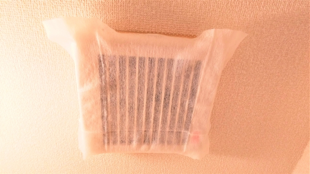 トイレの換気扇にフローリングドライシートを貼った画像
