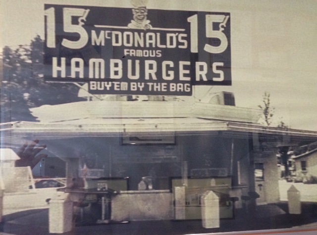 1954 カリフォルニア州ダウニー マクドナルド Discover the Oldest McDonald's in Downey, California | TikTok