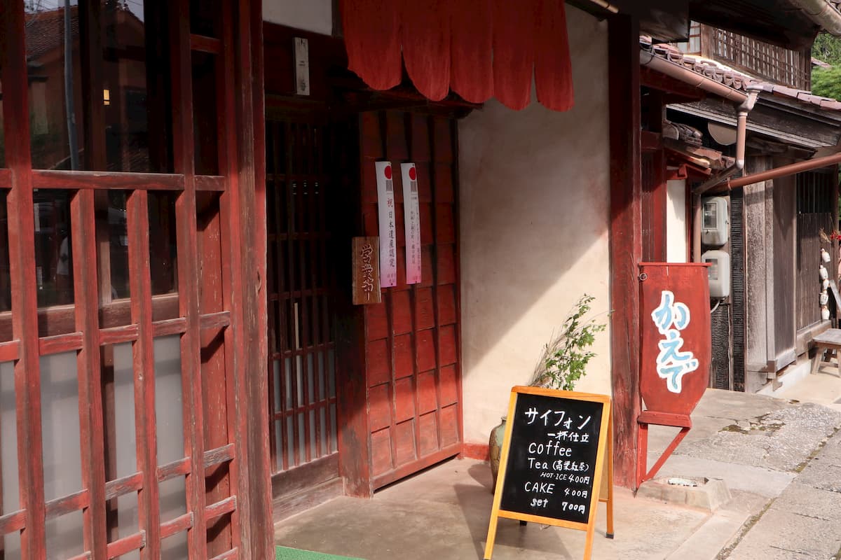 カメラを持ってベンガラ色の町並みを散策 吹屋ふるさと村再訪 晴れの国から旅まち巡り