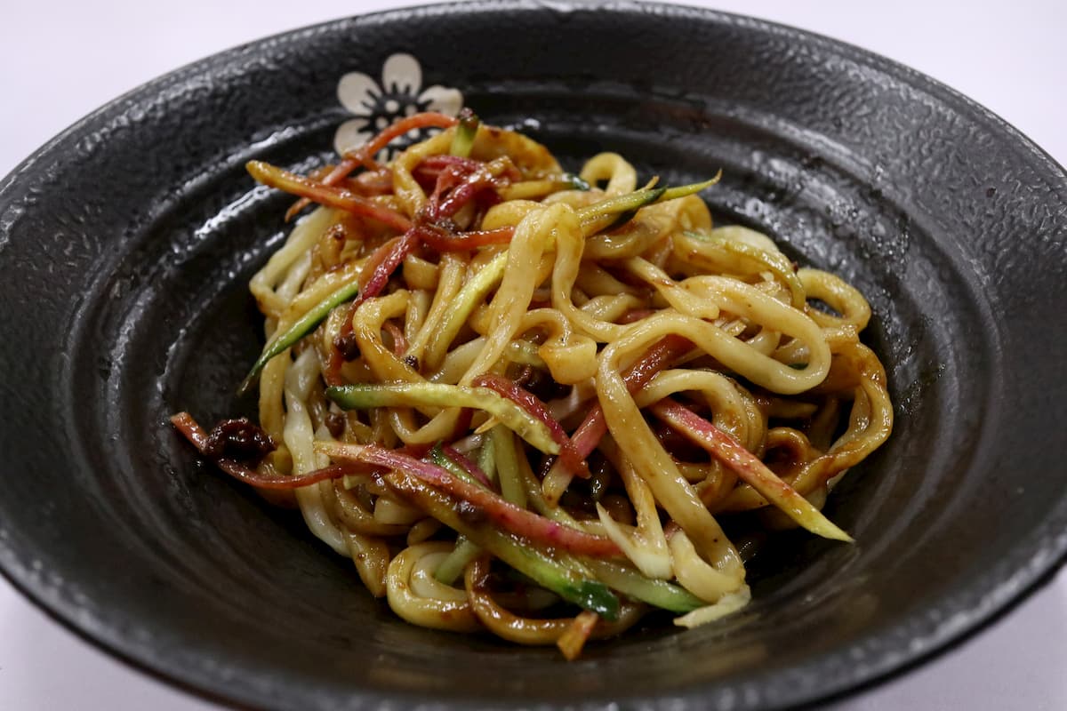 zhajiangmian-Beijing-noodle