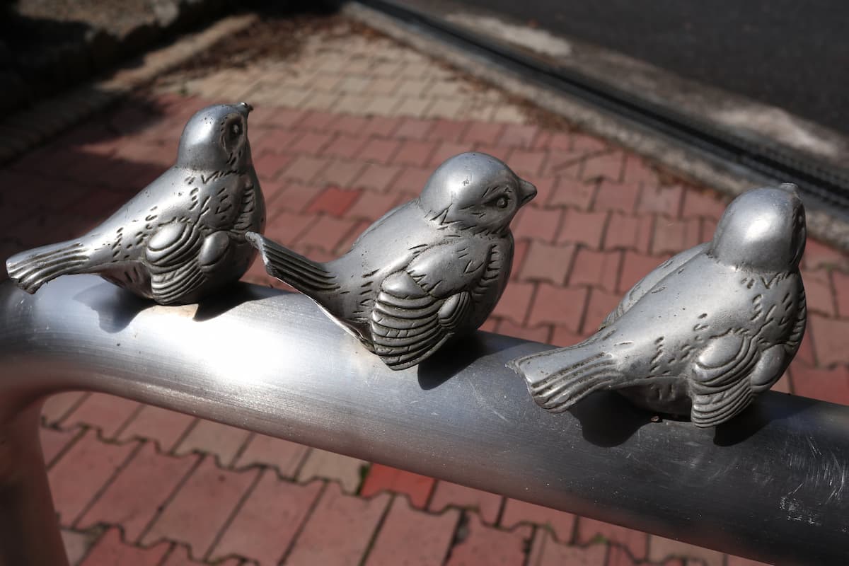 スズメのオブジェ