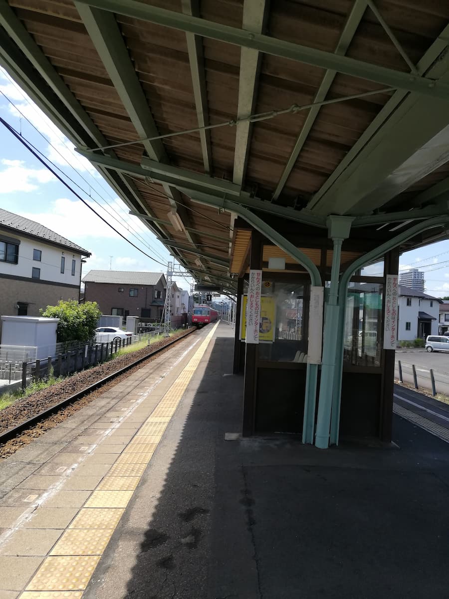 名鉄加納駅のホーム