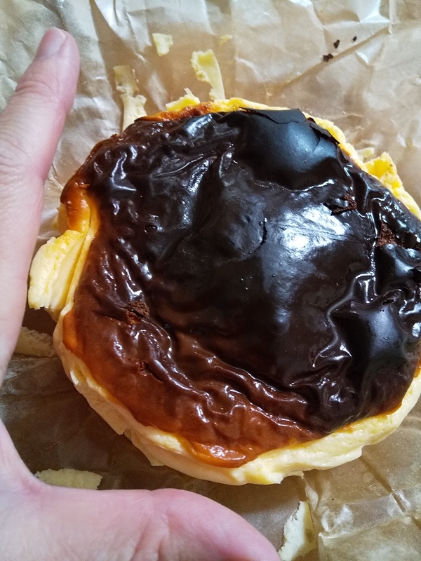 パティスリーフルールの「シモクマチーズ」ケーキ