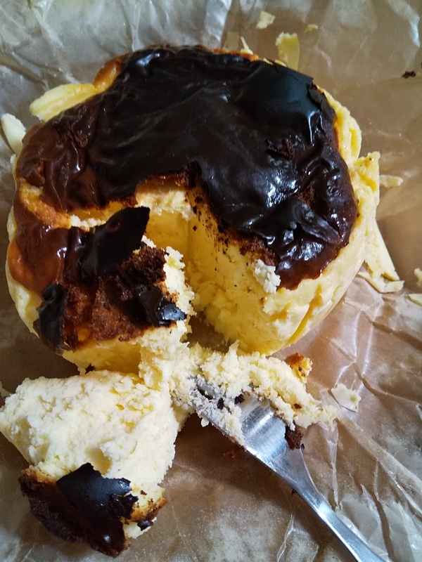 パティスリーフルールの「シモクマチーズ」ケーキ