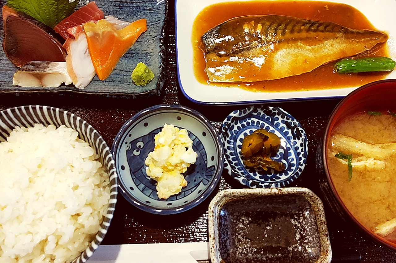 区役所前 ひなの家 下神明 本日のお魚と刺身定食 鯖味噌煮と刺身定食 大井町とか食とかテイクアウトとか
