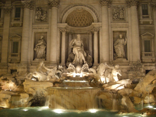 夜のトレヴィの泉（Fontana di Trevi）