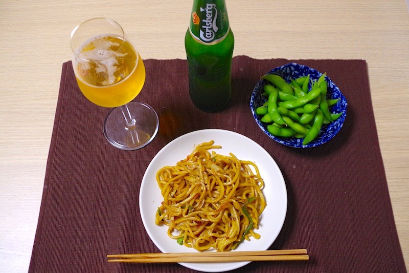 焼きそばと枝豆