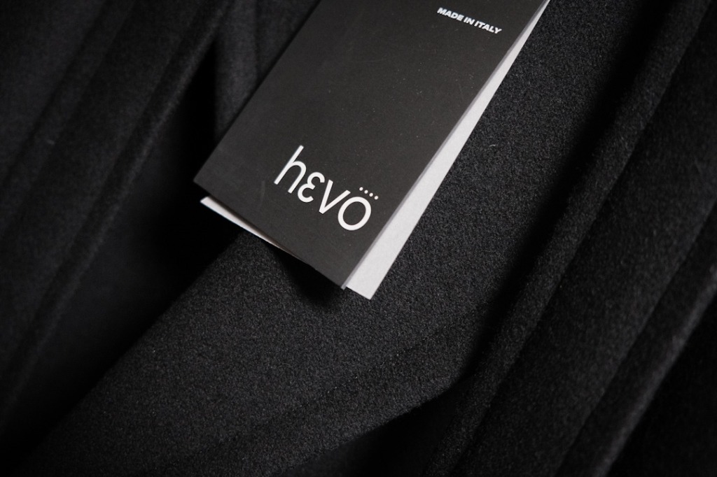 【新品未使用】Hevo イーヴォ BRINDISI 黒 サイズ48　タグ付き HEVO イーヴォ ベルテッドコート BRINDISI ブリンディジ C725