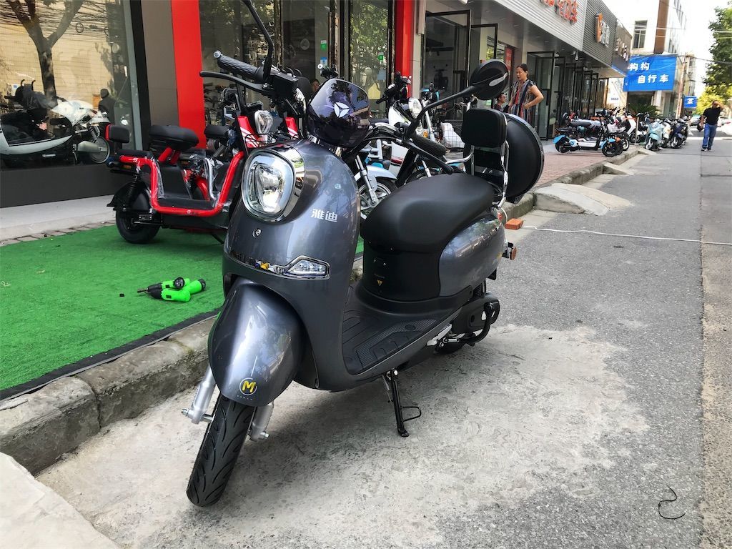 中国製の電動バイクです。(SAiGEバイク)
