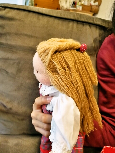 【ハンドメイド作家】ウォルドルフ風人形　女の子　洋服セット コロナと私⑦】我が子の誕生日に、手作りのウォルドルフ人形を