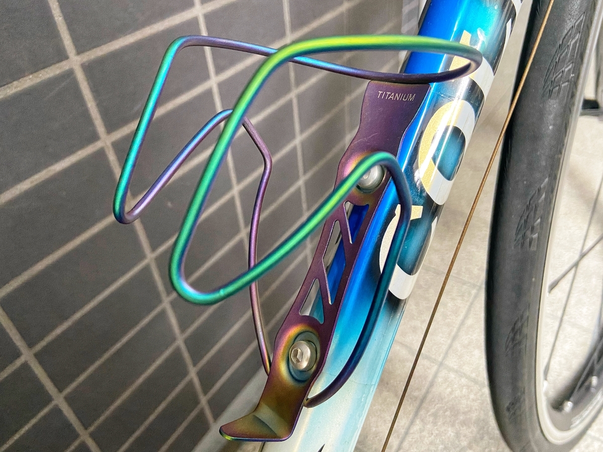 スパカズ SUPACAZ チタン ボトルケージ オイルスリック　２個セット スパカズ SUPACAZ チタン ボトルケージ オイルスリック 2個セット