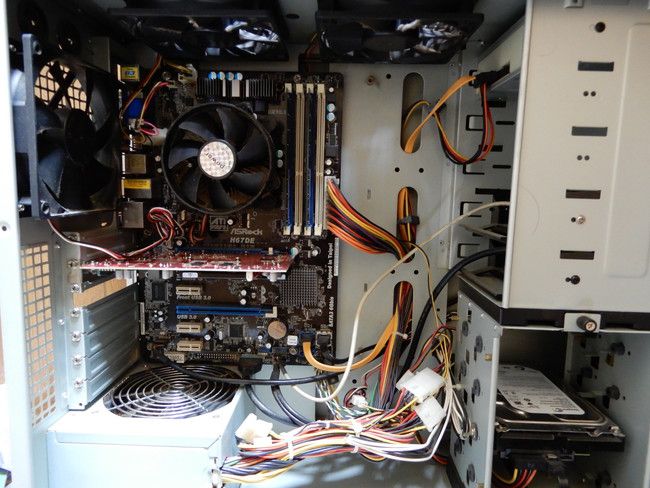 f:id:yume-yazawa-ism:20190520165223j:plain グラフィックボードの交換方法、パソコンを開ける