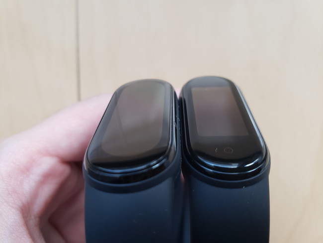 Mi Band5とMi Band6とでは結構画面の大きさが違う